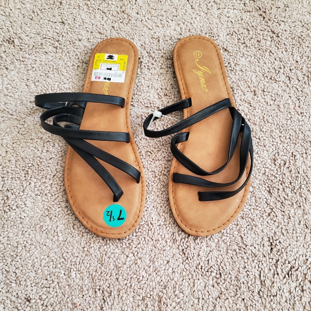 JYNX BLACK STRAPPY SLIPPERS..SIZE 7.5‎